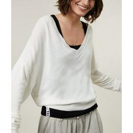 Overview image: Thin v-neck sweater